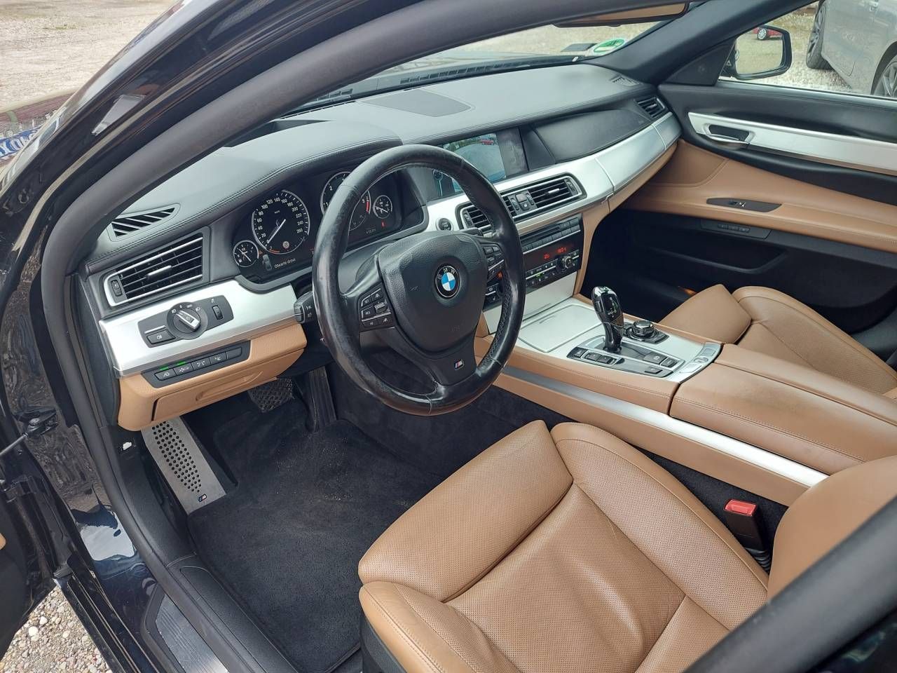 Mazda 6 wnętrze rocznik 2013 białe kombi