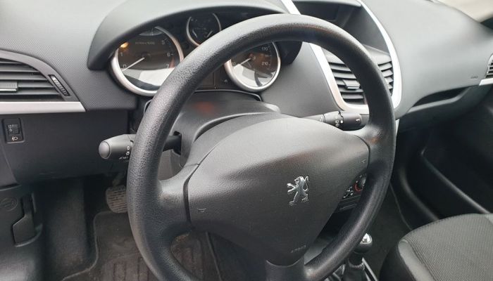 Peugeot 207 wnętrze