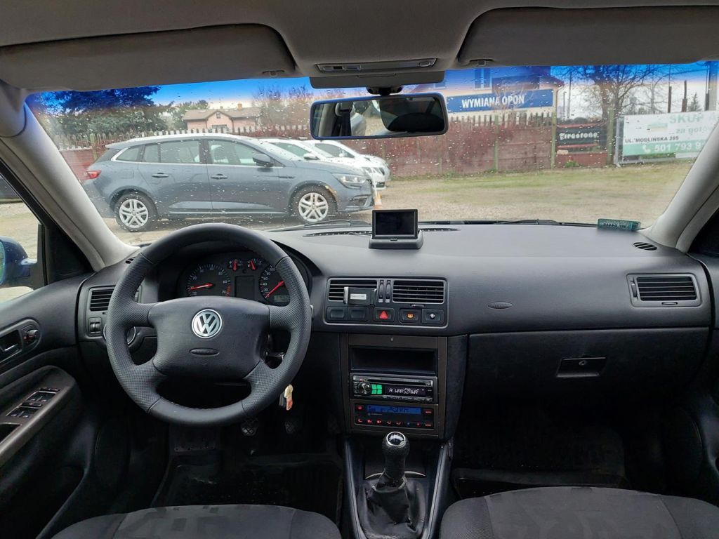 Komis samochodowy Warszawa - wnętrze oferowanego samochodu